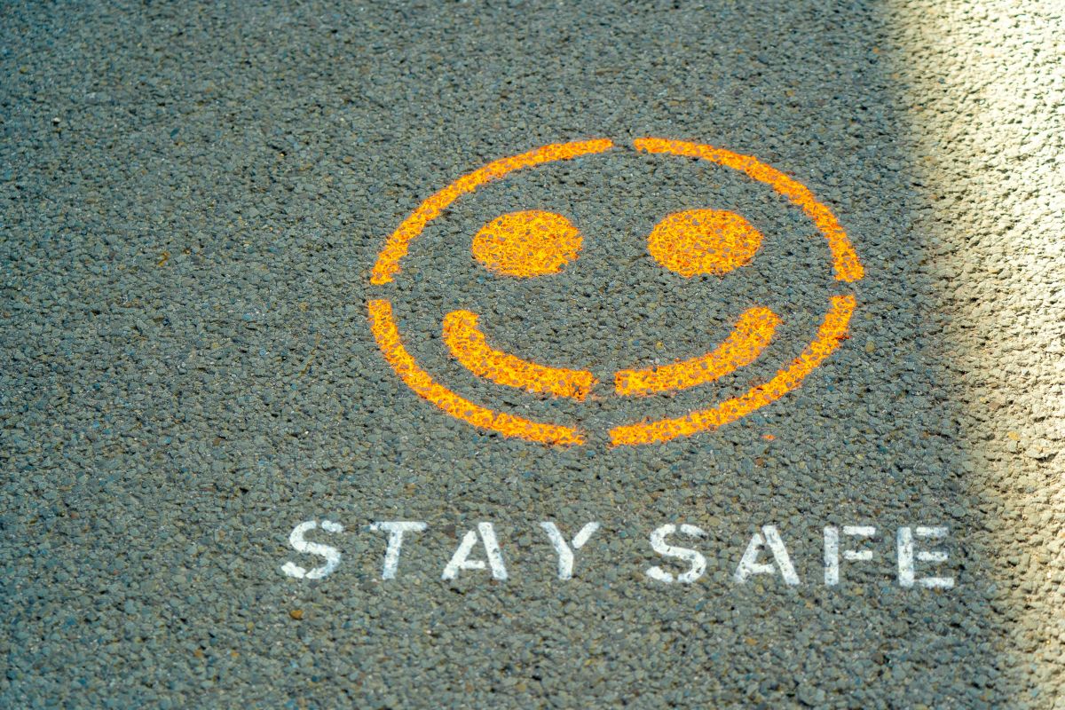 Stay safe Schriftzug als Symbol für gesunde Rückkehr nach Burnout